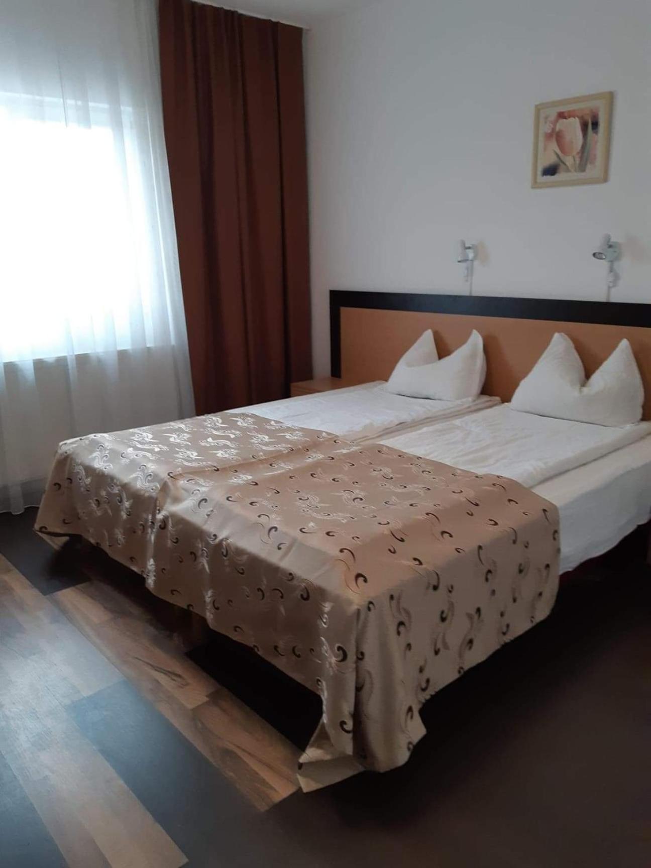 Hotel Mya Bistrita  Luaran gambar